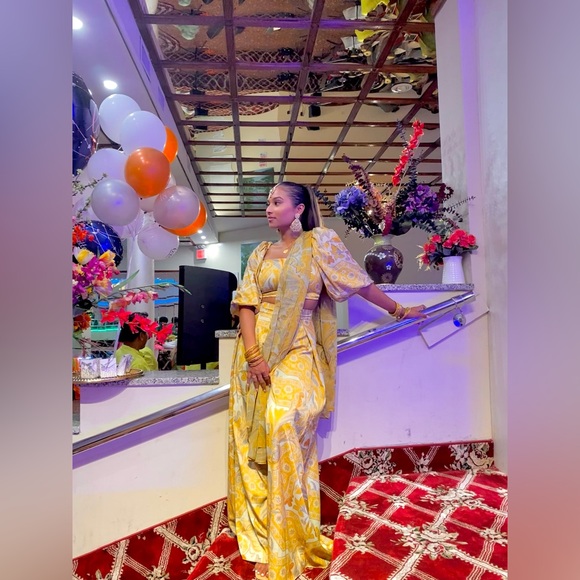 Crop top with pants and dupatta set - Picture 1 of 3